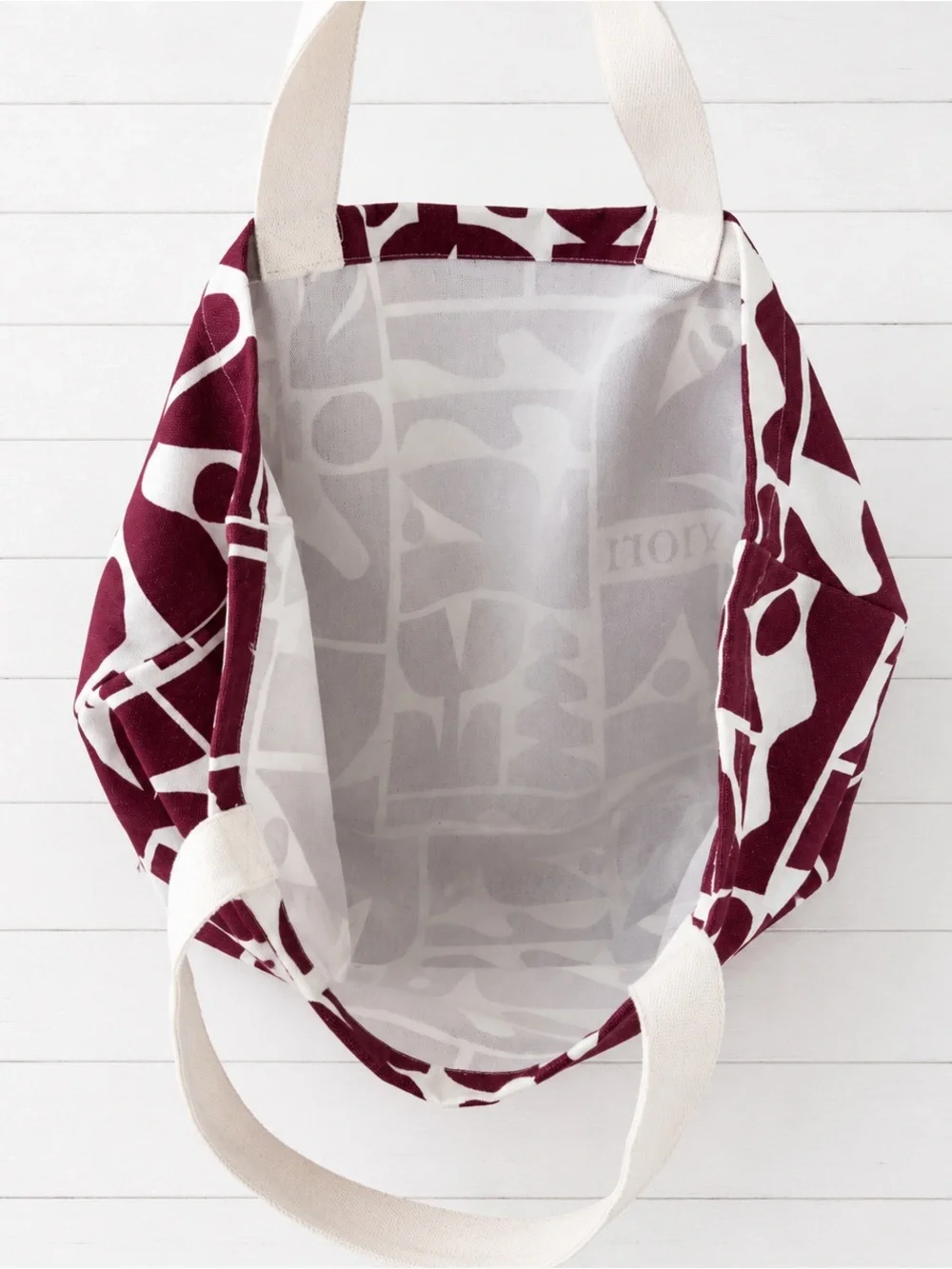 Vuori Holiday 2025 Strawberry Canvas Tote Bag Burgundy Cream Limited Edition